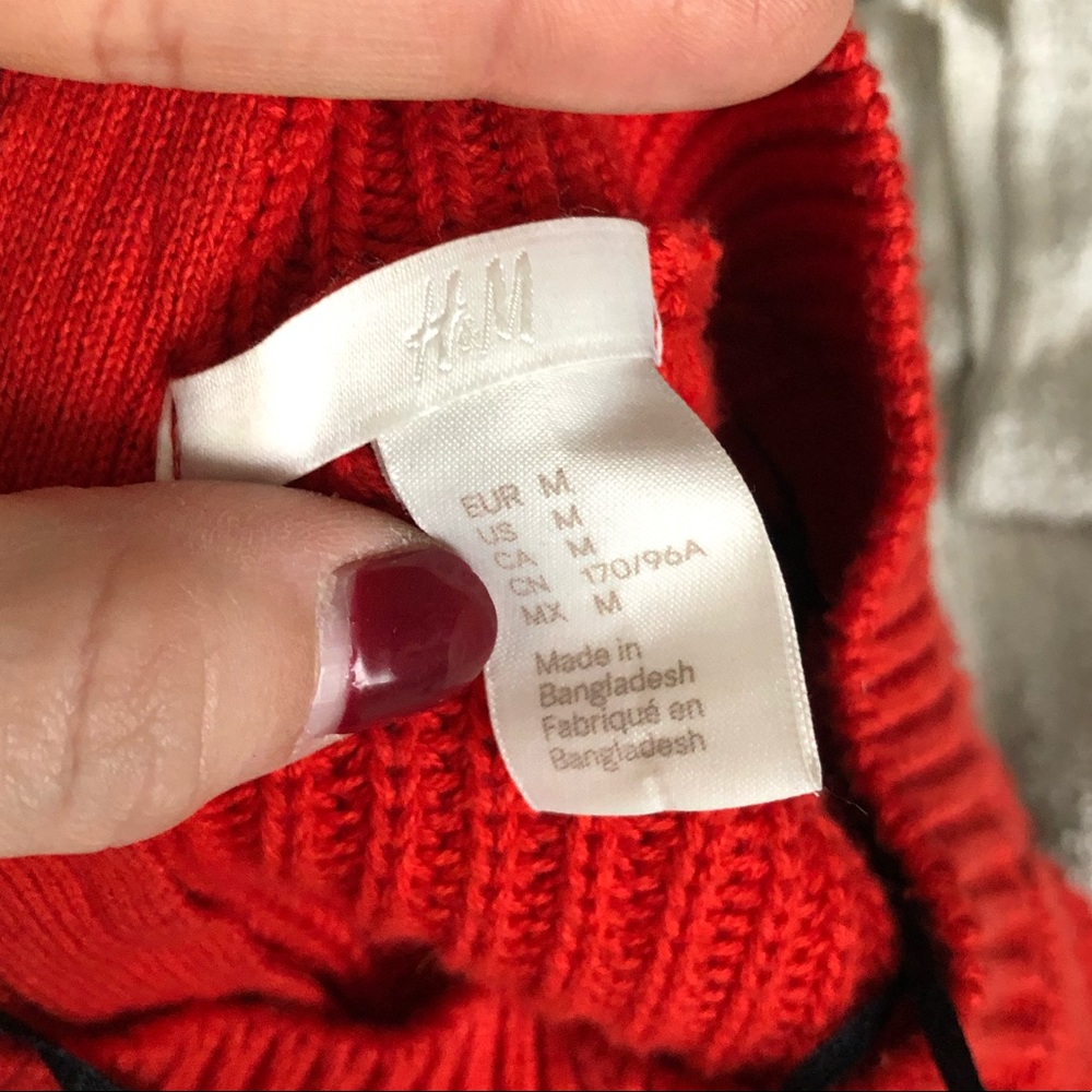 Red sweater - Picture 2 of 7